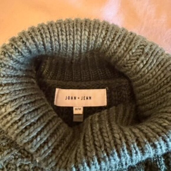 John + Jenn Forest Green knit sweater. Medium. - Picture 2 of 2